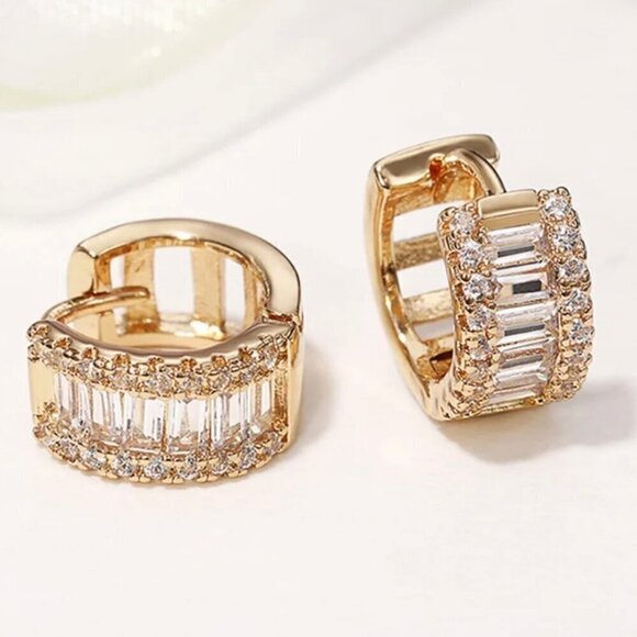 NEW Dainty Huggie Hoop Earrings 14K Gold Plated Cubic Zirconia Classic - Picture 3 of 8